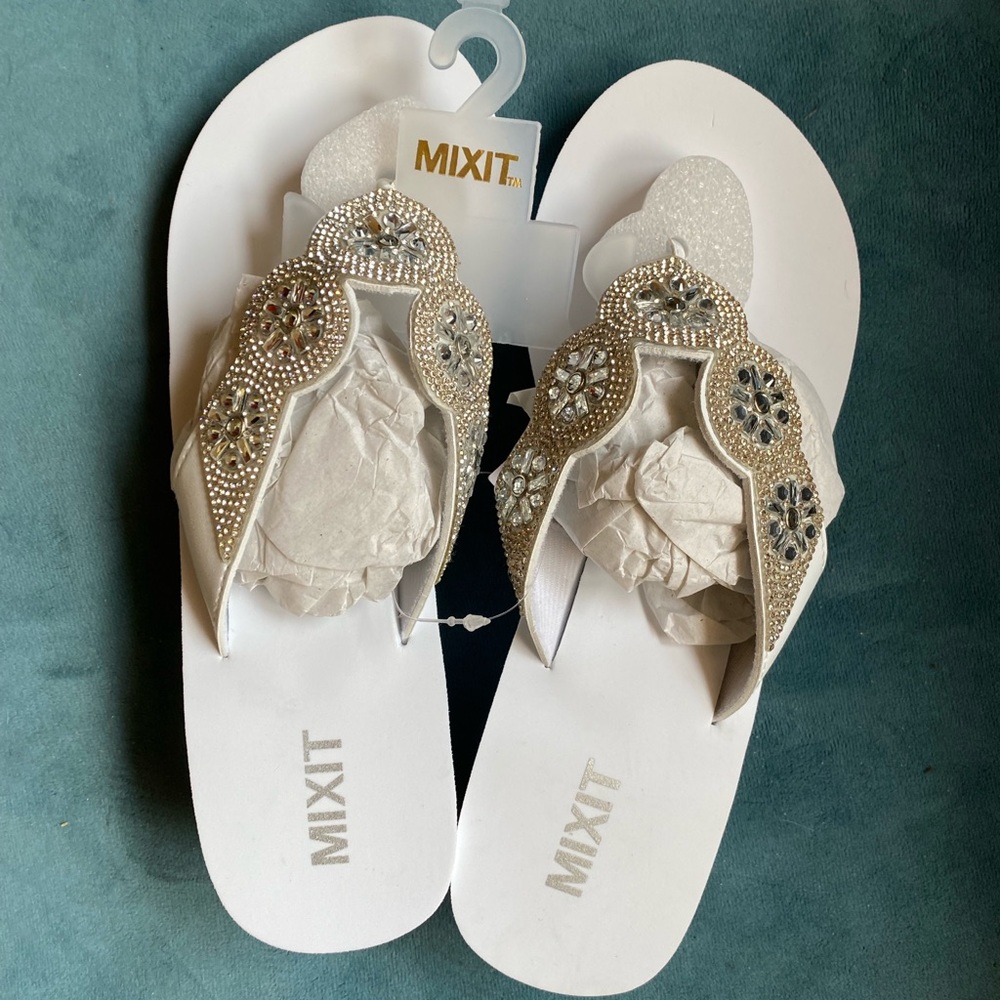 NWT White Sandals Size 9